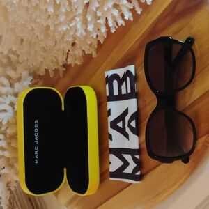 The Marc Jacobs NWT 553/S Cat-Eye Sunglasses with Glossy Finish ZERO Scratches